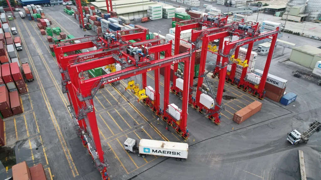 Rubber-tired gantry cranes over the container yard